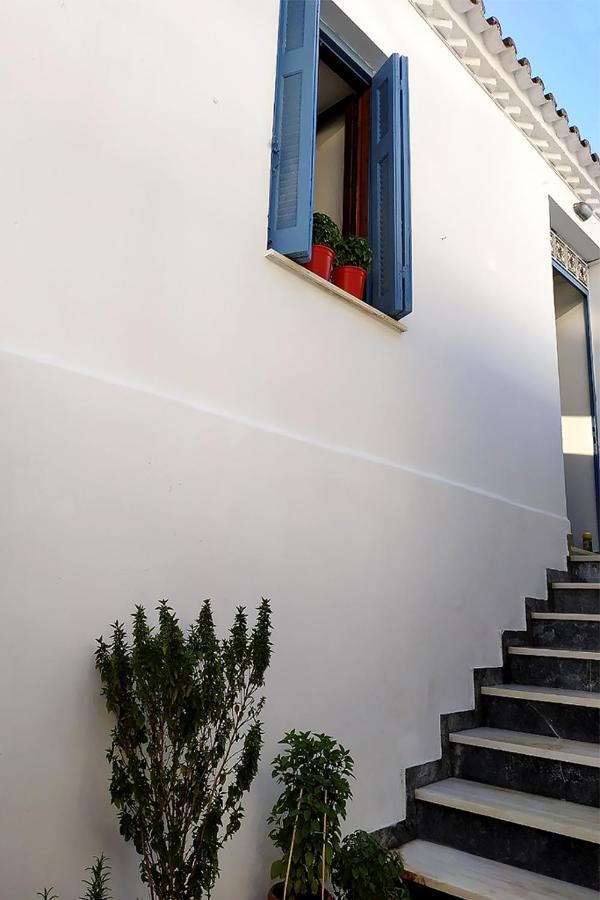 Ariadne,Traditional Apartment In Centre Of Poros Poros Town ภายนอก รูปภาพ
